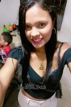 176810 - Laura Age: 33 - Colombia