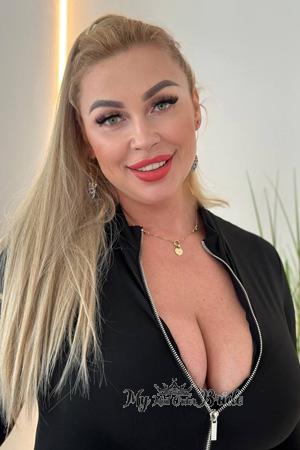 223104 - Viktoriia Age: 41 - Ukraine